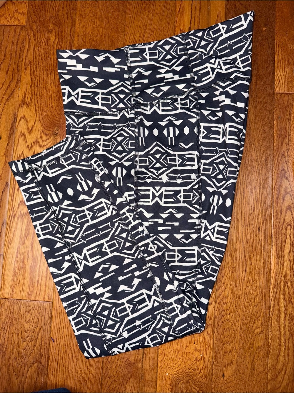 Columbia Black and White Geometric Active Leggings Women’s Large